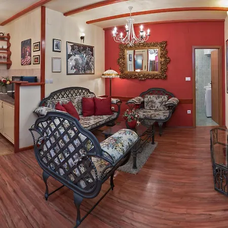 Emperor's Apartment Split