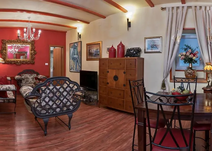 Emperor's Apartment Split