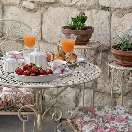 아파트 엠퍼러스 스위트 *