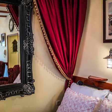 Emperor's Apartment Split
